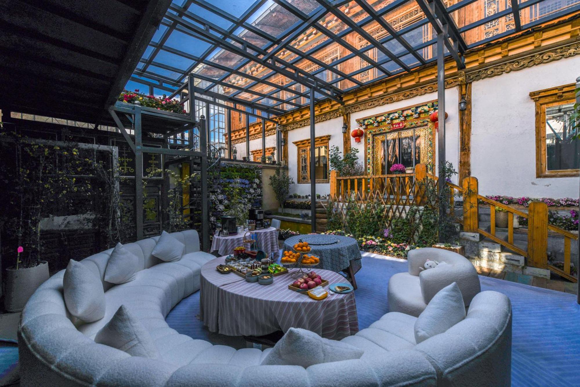 The Blue Mountains On The Moon Hotell Shangri-La Eksteriør bilde