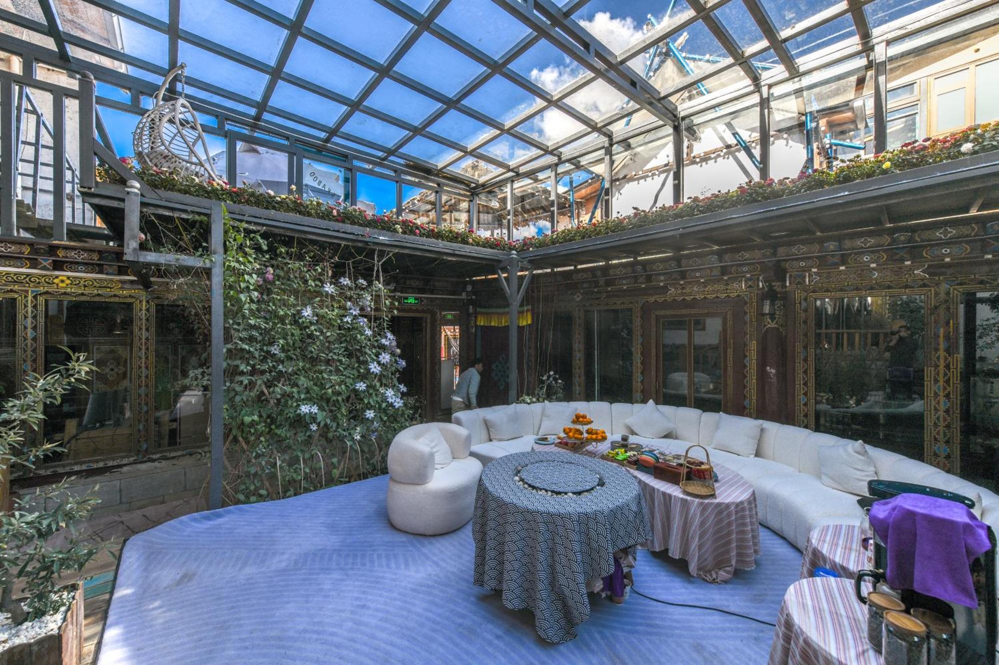 The Blue Mountains On The Moon Hotell Shangri-La Eksteriør bilde