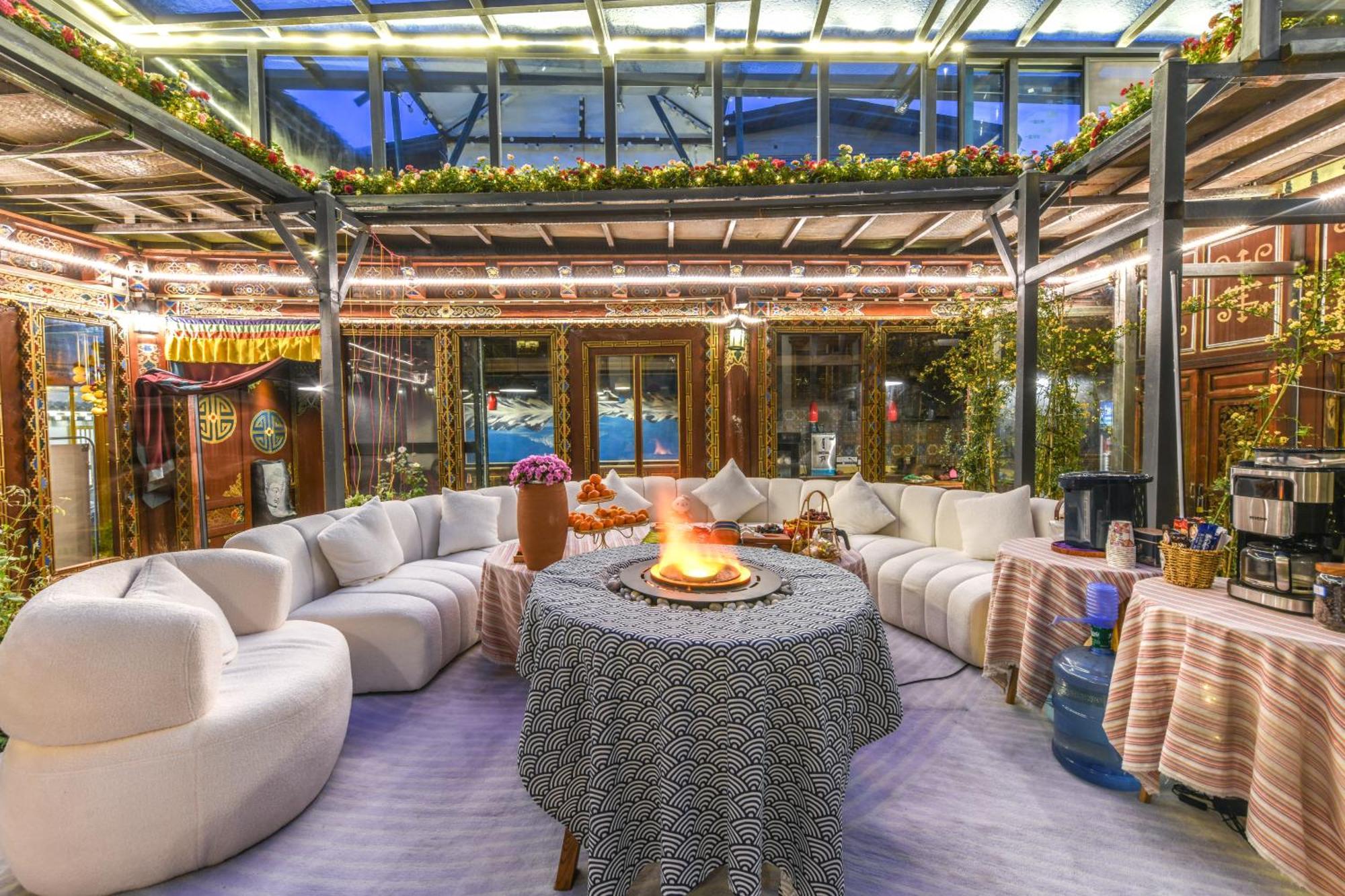 The Blue Mountains On The Moon Hotell Shangri-La Eksteriør bilde